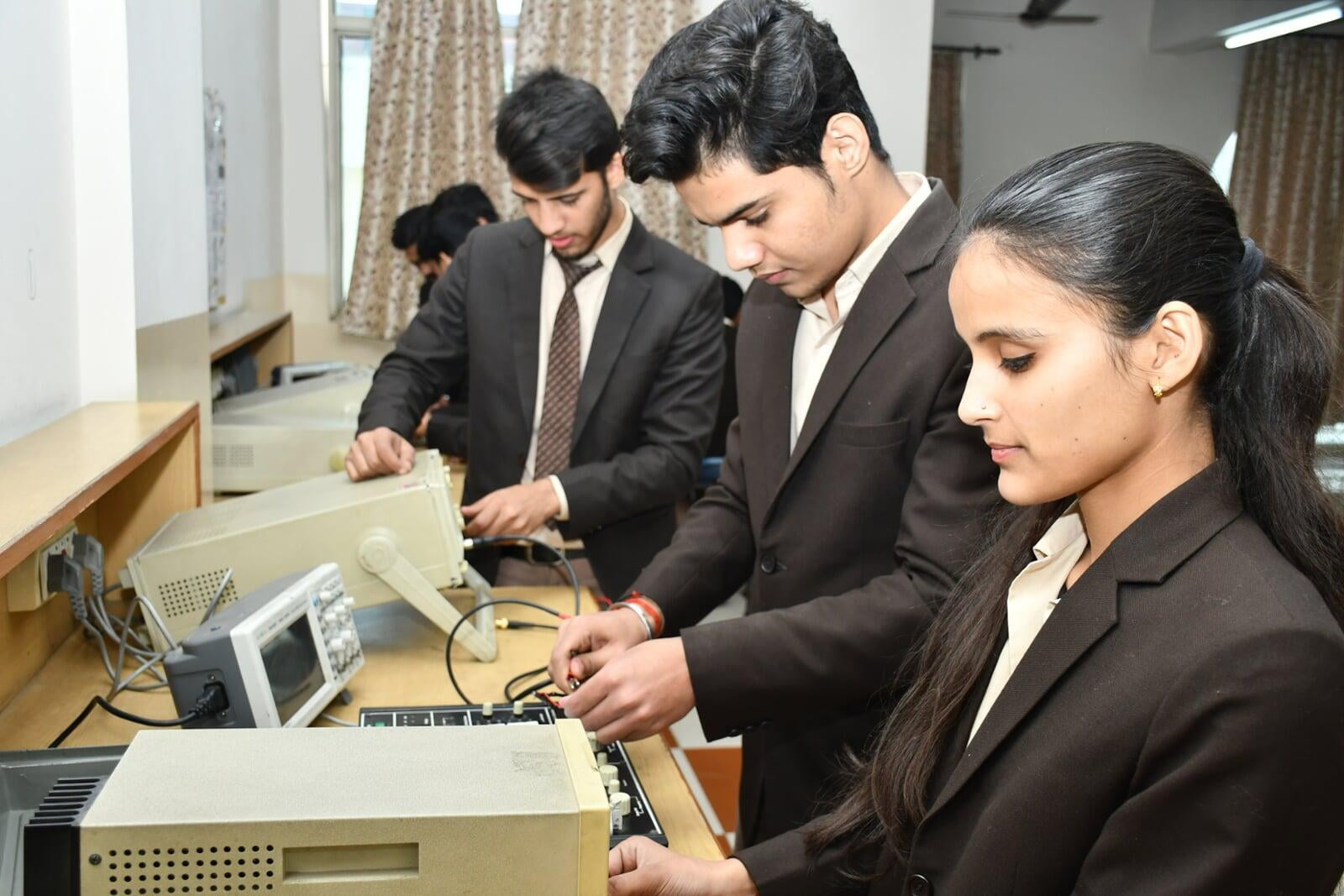 Integrated Circuit Lab at ITS