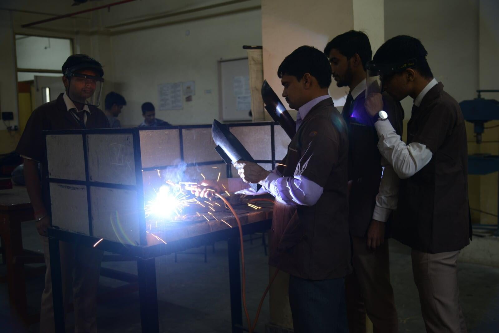 Mechanical Engineering Lab at ITS